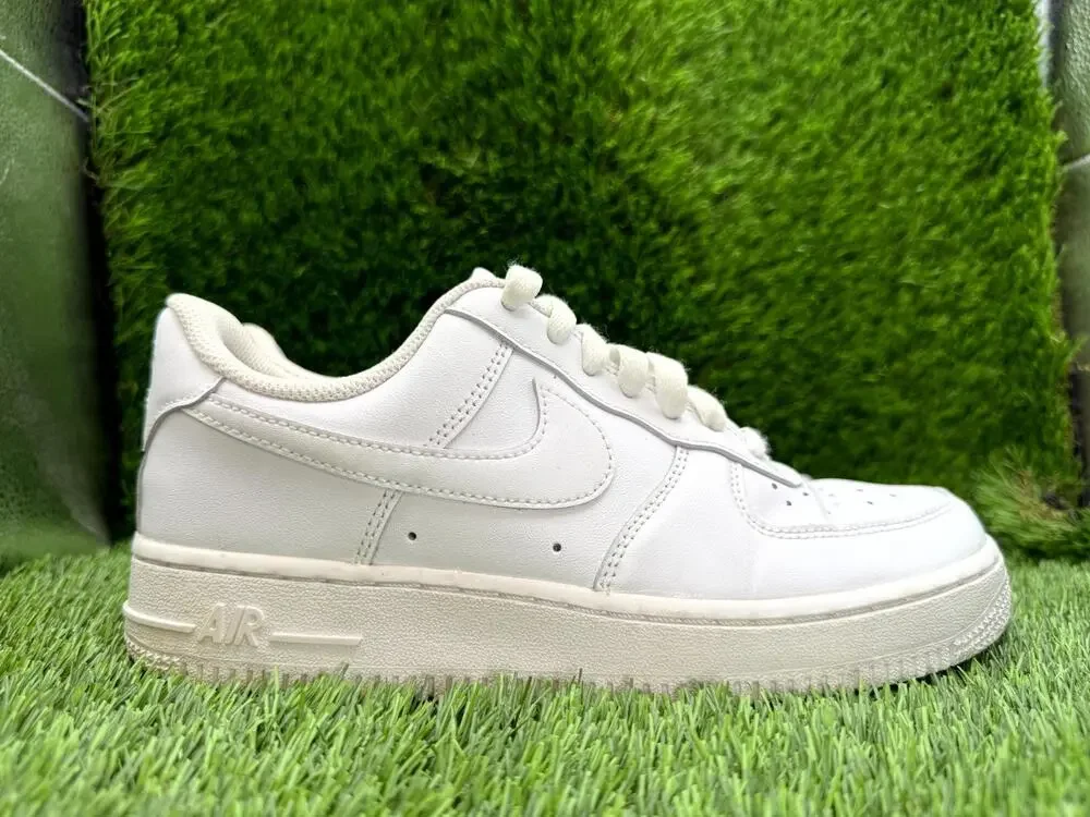 Nike Air Force 1 '07 DD8959-100 Athletic Sneaker Women's 7 White Leather Sports